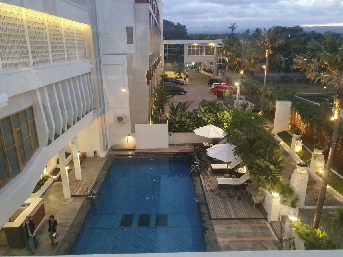 Luminor Hotel Banyuwangi By Wh מראה חיצוני תמונה