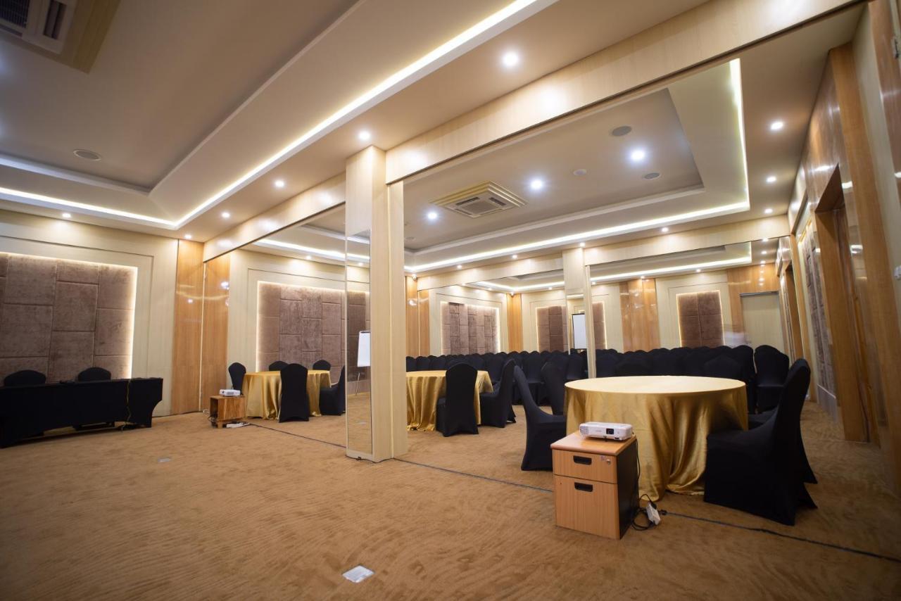 Luminor Hotel Banyuwangi By Wh מראה חיצוני תמונה